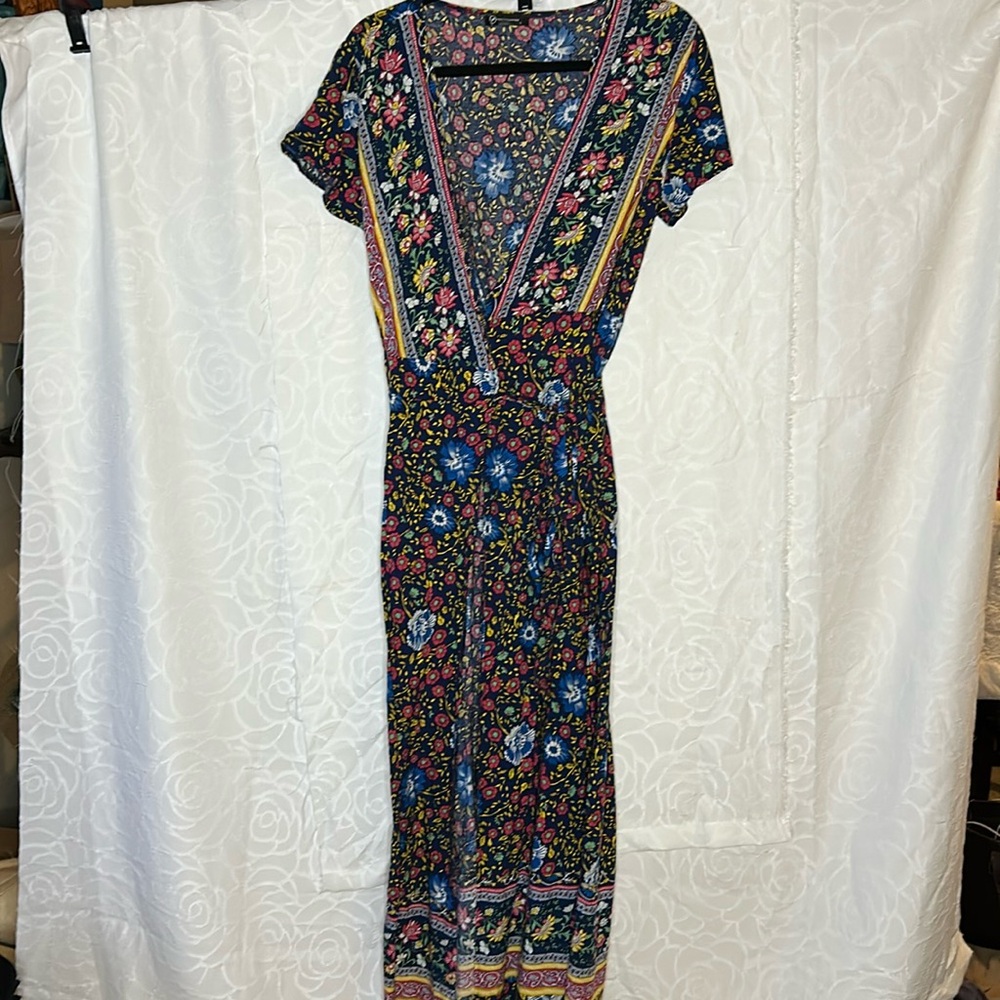 PRETTY GARDEN multi color boho floral print maxi wrap dress. Side slit. Size L